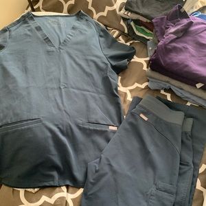 FIGS Dark Harbor 2 Pocket Scrub Top & Cargo Pants